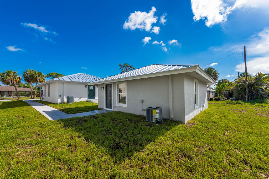 3018 Southeast Iris Street, Unit 2